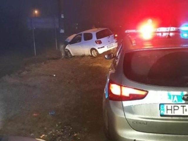 Toyota uderzyła w słup oświetleniowy (zdjecia)